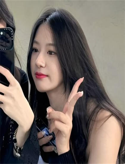 草莓视频app免费软件-美女和渣男一起怼怼视频完整